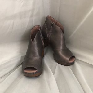 BRAND NEW DANSKO SHOES  SIZE 7.5-8